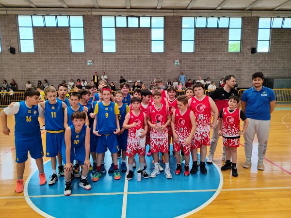 Ekipi KK Jesenice in MKK Novi Zagreb v Ronchiju