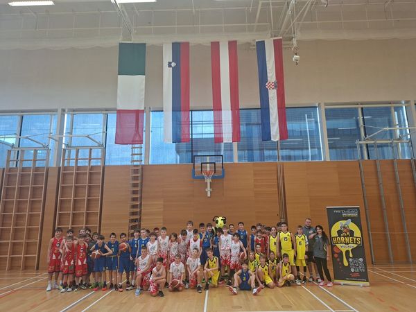 Vse ekipe turnirja lige Alpe Adria v Beljaku