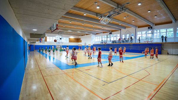 Dvorana na Jesenicah med turnirjem lige Alpe Adria
