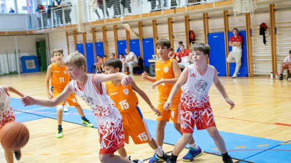 Napad KK Jesenice na tekmi U12 proti Križevcem