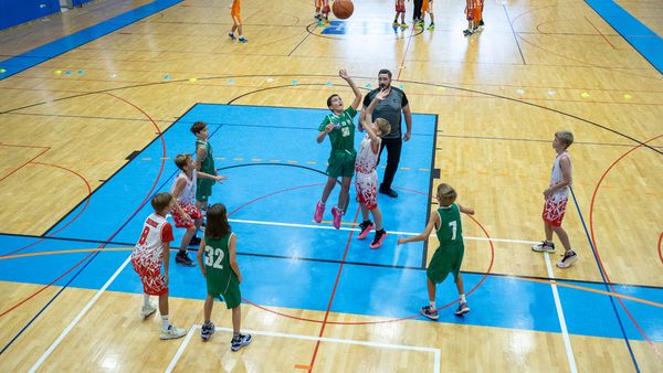 Sodniški met na tekmi U12 proti Košu Celovec
