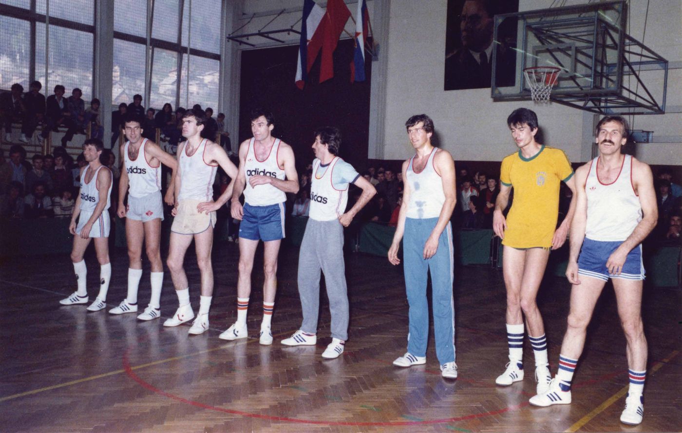 Postava jugoslovanske reprezentance maja 1983 v dvorani na Jesenicah