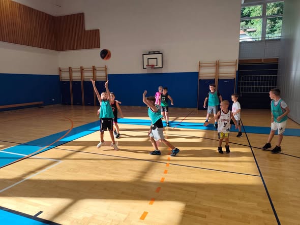 Gibanje, zabava in prijateljstvo — pridruži se nam!