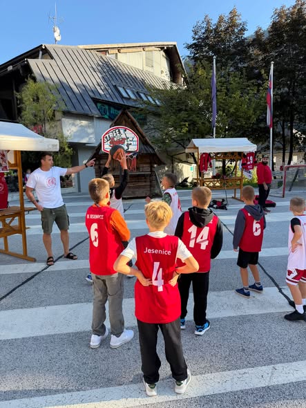 Slovenski dan športa: s stojnico na Trgu Toneta Čufarja